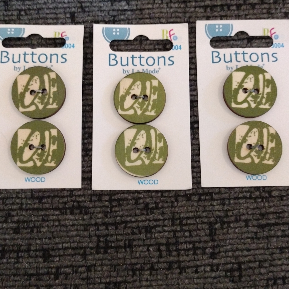 LaMode Green Wood Buttons.  1" 2 Count.